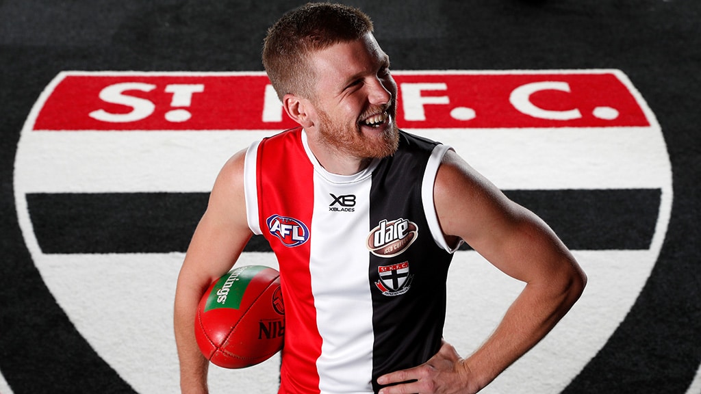 Dan Hannebery in his new Saints guernsey - AFL,St Kilda Saints,Dan Hannebery